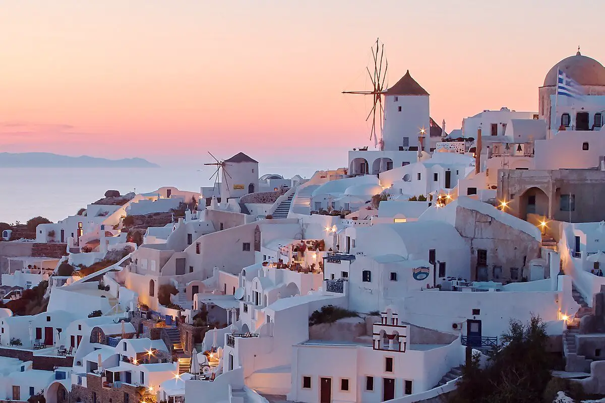 Exploring the Magic of Santorini, Greece: A Comprehensive Guide