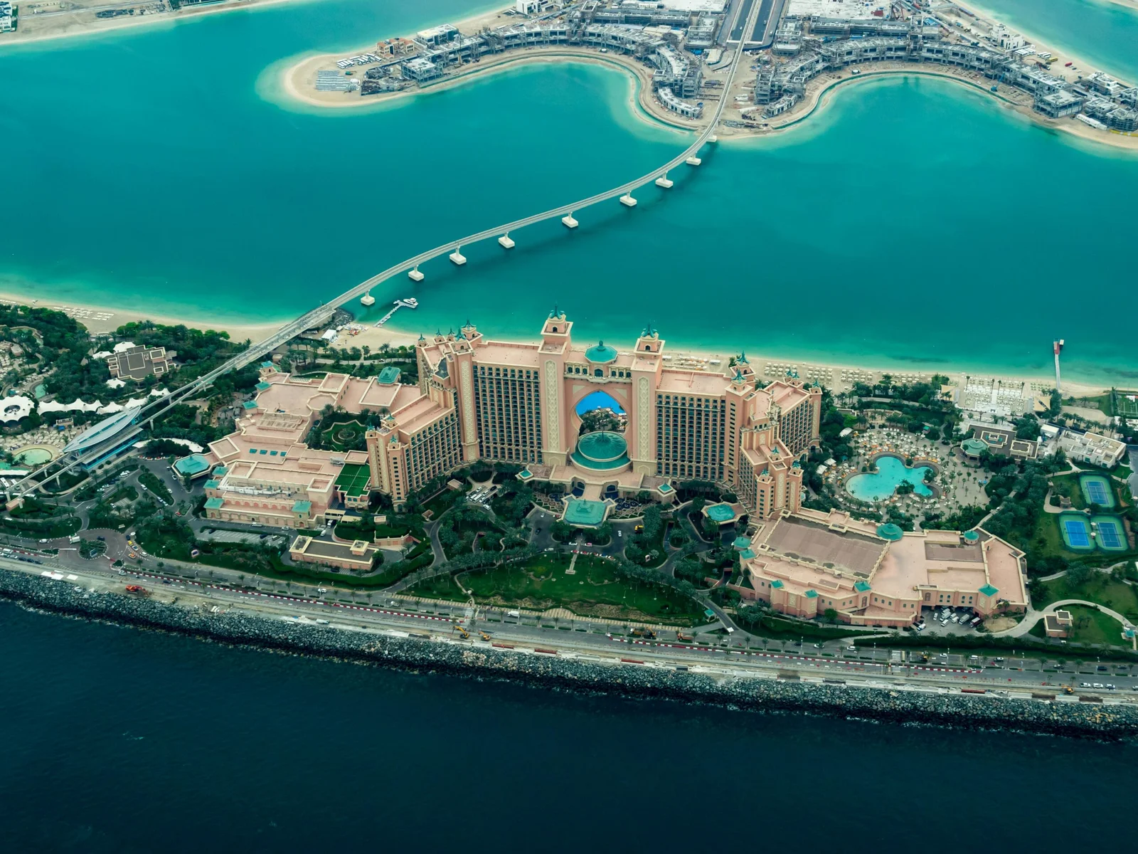 Dubai in Style: Unmatched Luxury and Iconic Attractions