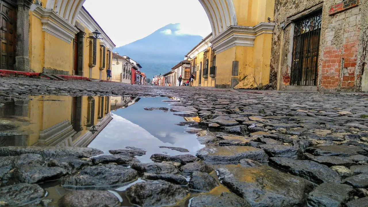 “Antigua, Guatemala: Colonial Wonders and Stunning Volcanoes”